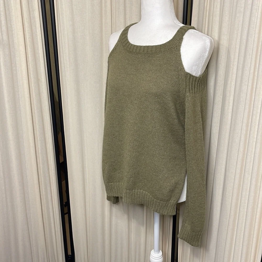 EUC- ELAN- WARM KNITTED GREEN COLD SHOULDER OVERSIZED SWEATER SIZE SMALL - Picture 5 of 13